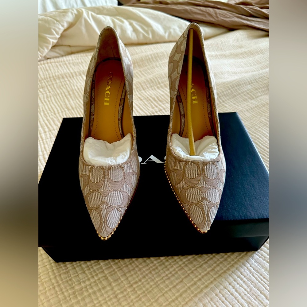 🌺 Brand New Coach Waverly Jacquard Pump